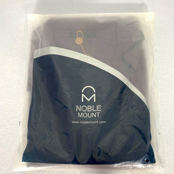 Noble Mount Men's Satin Pajama Set in Burgundy size Large - Picture 2 of 8